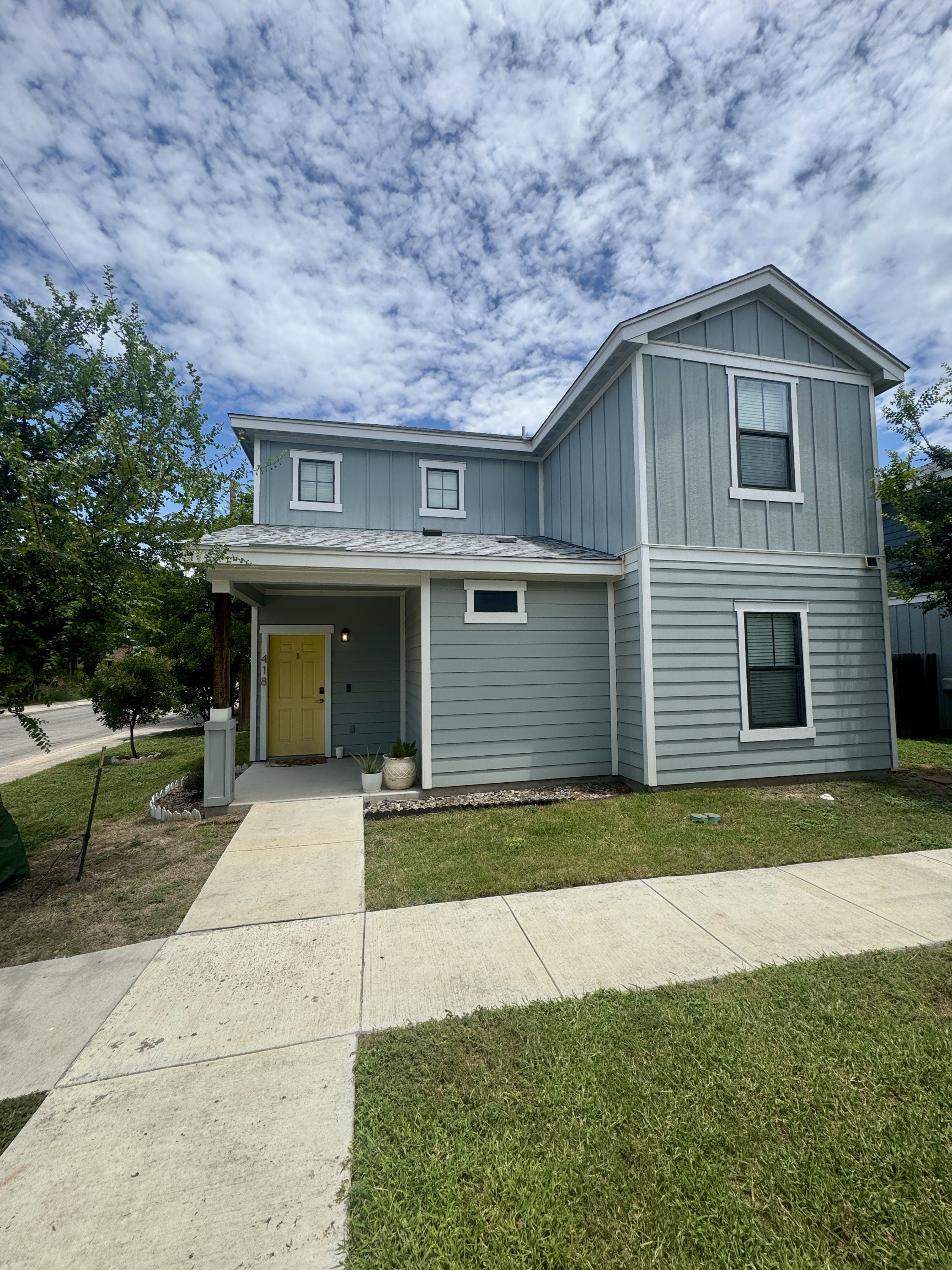 418 Lockhart Street - 1